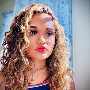 Meet your Posher, Stefany